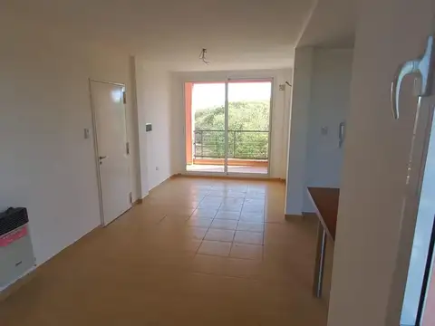 EN ALQUILER  AMPLIO DPTO.1 DORM. - EN 2DO PISO POR ESCALERA