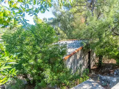 Casa 8 ambientes con 4 baños