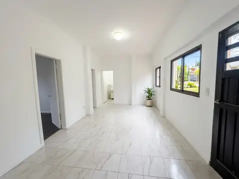CASA 2 DORMITORIOS CON PARQUE EN VENTA LOS HORNOS