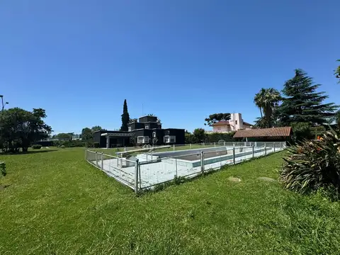 Fraccion Comercial 6.742 m² c/ mejoras s/ Avenida - Villa Luzuriaga