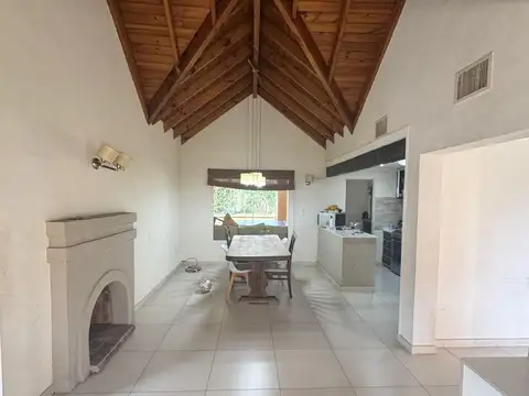 Casa en Alquiler en Echeverria Del Lago, USD 1.500