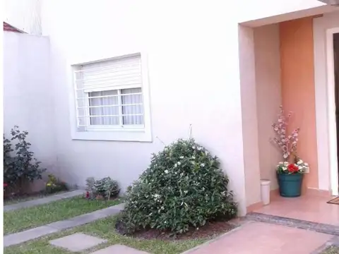 Depto Tipo Casa en Venta en Villa Pueyrredon, USD 220.000