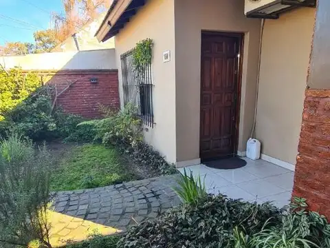 Casa 4 ambientes con 1 baño