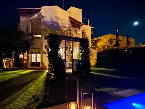 CASA EN VENTA BARRIO LOS CEREZOS CON TOUR VIRTUAL