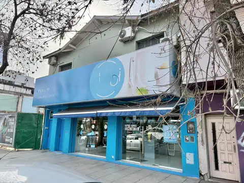 Impresionante local con gran vidriera y 2 departamentos en venta ubicado en Martínez, San Isidro.