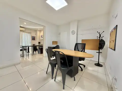 Impresionante local con gran vidriera y 2 departamentos en venta ubicado en Martínez, San Isidro.