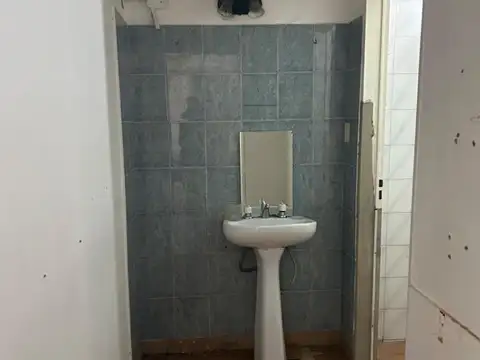 Local 90m2 con patio 2 baños sin columnas