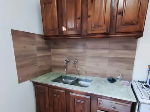 CASA 2 DORM. CON JARDIN AMPLIO Y COCHERA