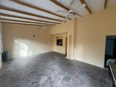 Casa 4 ambientes con 1 baño