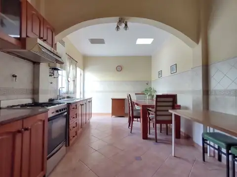 Casa en Alquiler de 3 ambientes Garaje Patio Haedo Norte