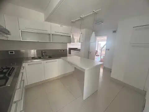 Departamento en Alquiler con 2 cocheras