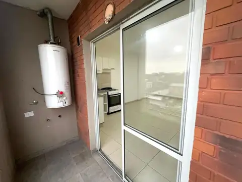 ALQUILER VILLA MAIPÚ SEMIPISO. 2 AMB. C/BALCÓN