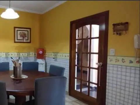 S/ANTONIO DE PADUA/ Casa  Padua 5 AMBIENTES,ESTADO IMPECABLE, APTO CREDITO , MUY BUENA UBICACIÓ...