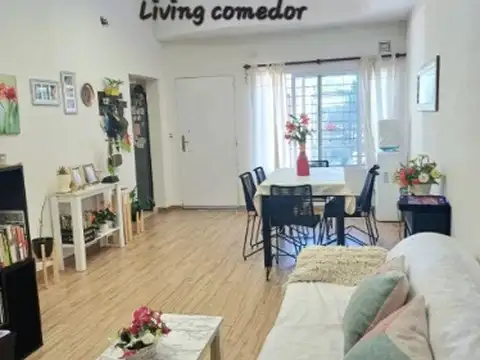 Casa 4 ambientes con 2 baños