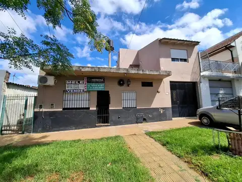VIVIENDA ADAPTADA P/3 FAMILIAS. BUENA UBICACIÓN