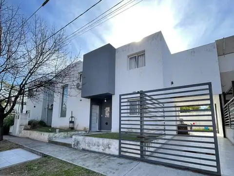 Casa en Nuevo Jardines Del Boulevard