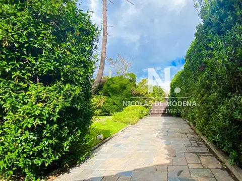 Casa 5 ambientes con 4 baños