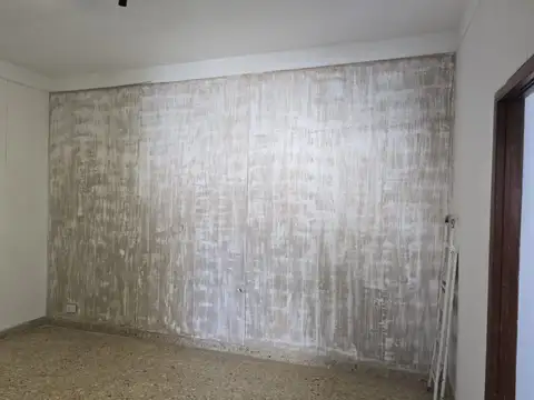 PH 2 AMB, MUY AMPLIO, CENTRICO. CON PATIO.