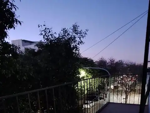 VILLA LURO. CAMARONES 5200 PH 5 AMB.1ER.PISO ESCALERA AL FTE