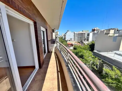 Dos ambientes muy luminoso • COCHERA OPCIONAL