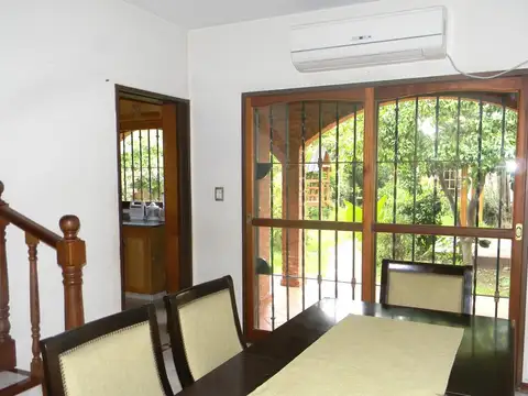 Casa 7 ambientes con 2 baños