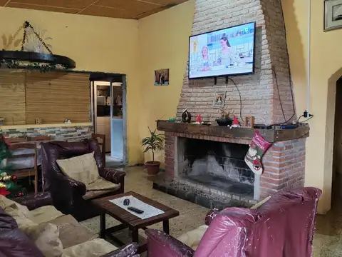 Venta terreno y gran Casa 4 dorm. Barros Blancos