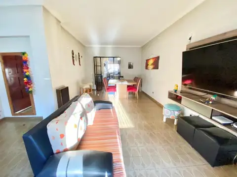 Casa 3 ambientes con 2 baños