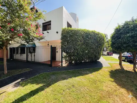 Casa 4 ambientes en venta en Martínez