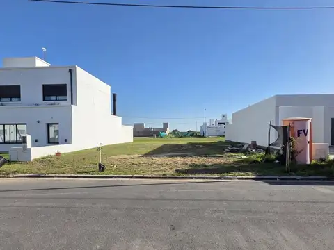 VENTA LOTE 301m2 APTO DUPLEX QUEBRADAS MANANTIALES