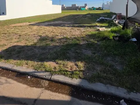 LOTE EN VENTA 301m2 APTO DUPLEX QUEBRADAS MANANTIALES