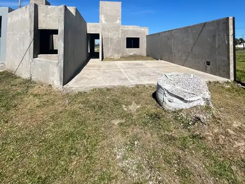 Casa 5 ambientes con 1 baño