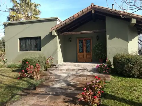Casa en Venta con 2 cocheras