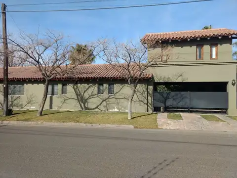 Casa 7 ambientes con 3 baños