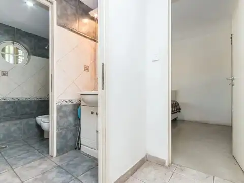 Casa en venta con 3 dormitorios, piscina y fondo libre en Temperley este, 300m2 totales, 200 cubiert