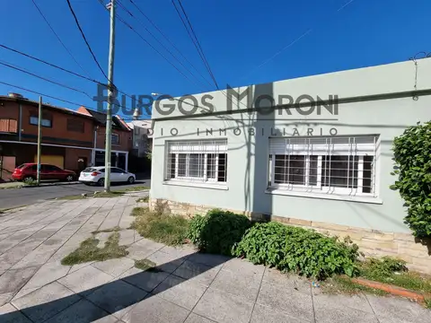 Alquiler, Casa en P.H. de 3 Ambientes en Esquina con Cochera y parque, ramos mejia
