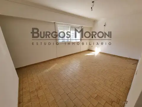 Alquiler, Casa en P.H. de 3 Ambientes en Esquina con Cochera y parque, ramos mejia