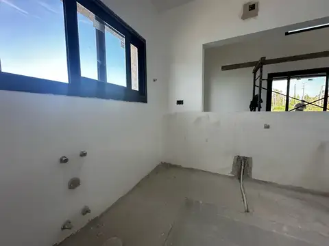 Casa 4 ambientes con 2 baños