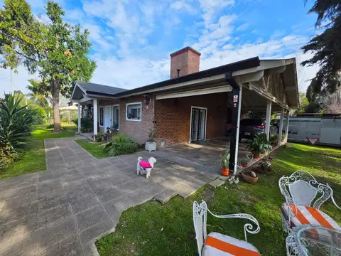 Casa 4 Ambientes con Galeria, Parque y pileta en Benavidez.