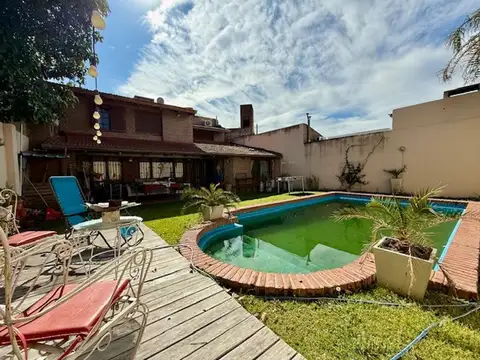 Casa en Venta Urca patio verde pileta buena ubicacion