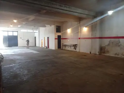 Galpón Doble Altura en Alquiler 250m2 c/ Vivienda/Oficina PA