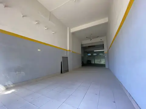GALPÓN 129,10m2 en PH c/entrada para camionetas. Sin Expensas.