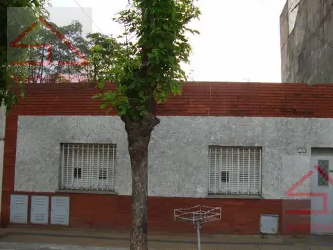 Casa 3 amb. mas 2 departamentos - VENTA EN BLOCK -