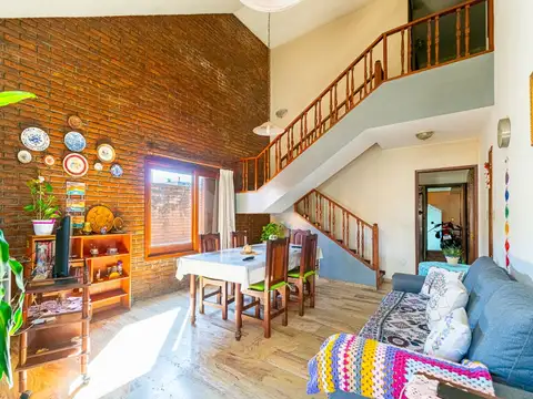 CASA EN VENTA B BELGRANO COCHERA JARDIN APTA CRED