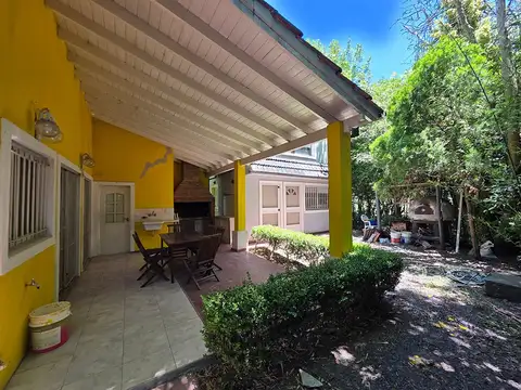 Casa en Venta con 3 cocheras