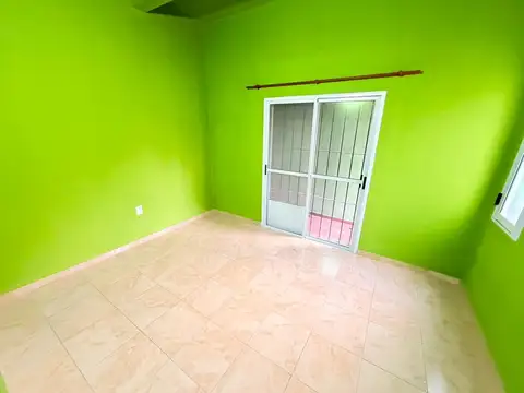 Casa en Alquiler en Castelar, $ 550.000