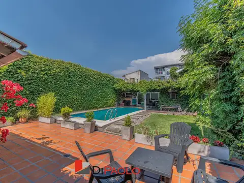 Casa de 5 ambientes en venta, con jardin pileta y quincho en villa bosch