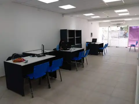 Local en Alquiler en Villa San Juan, $ 800.000