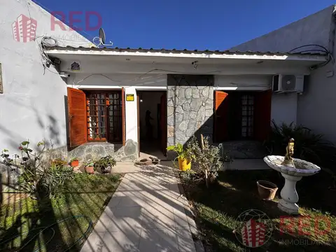Vende Casa de 2 dormitorios en barrio Provincias Unidas