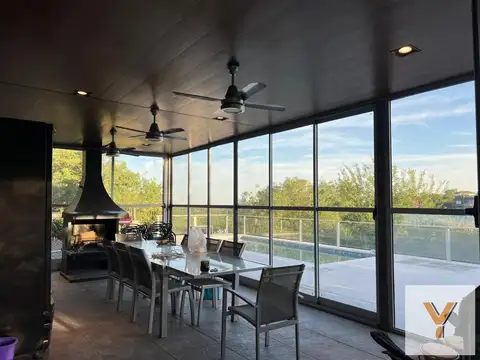 Casa en venta - 3 Dormitorios 2 Baños - 1.000Mts2 - Córdoba