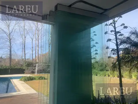 Casa 7 ambientes con 4 baños